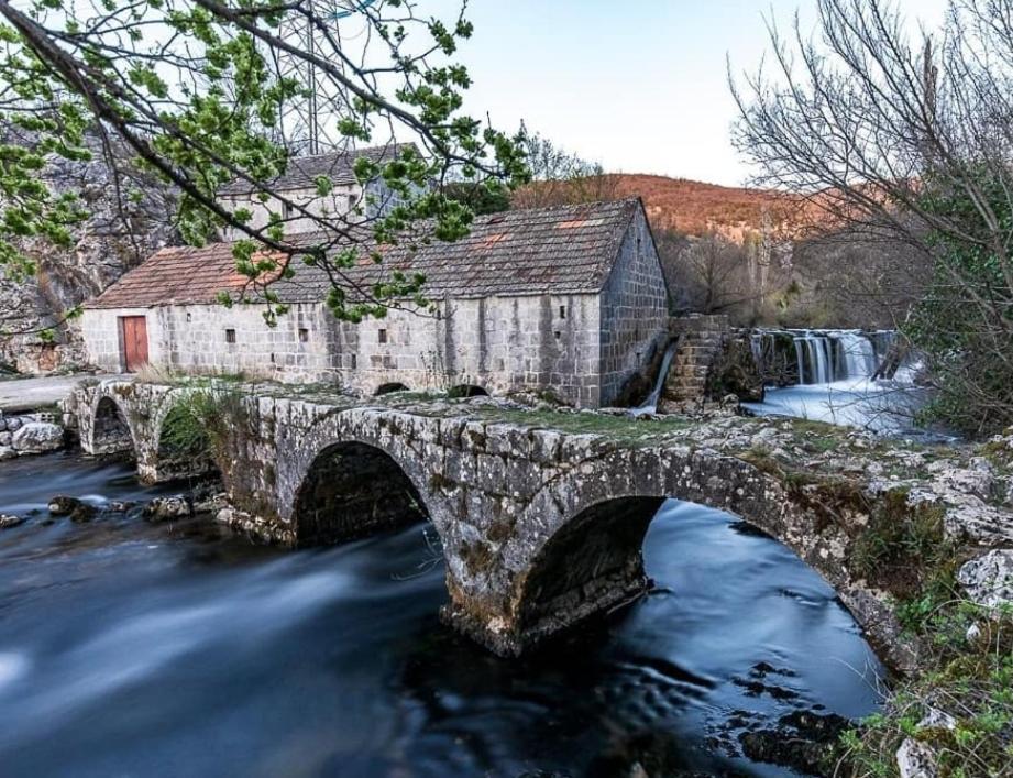 Villa Kuca Za Odmor Sika à Sinj Extérieur photo