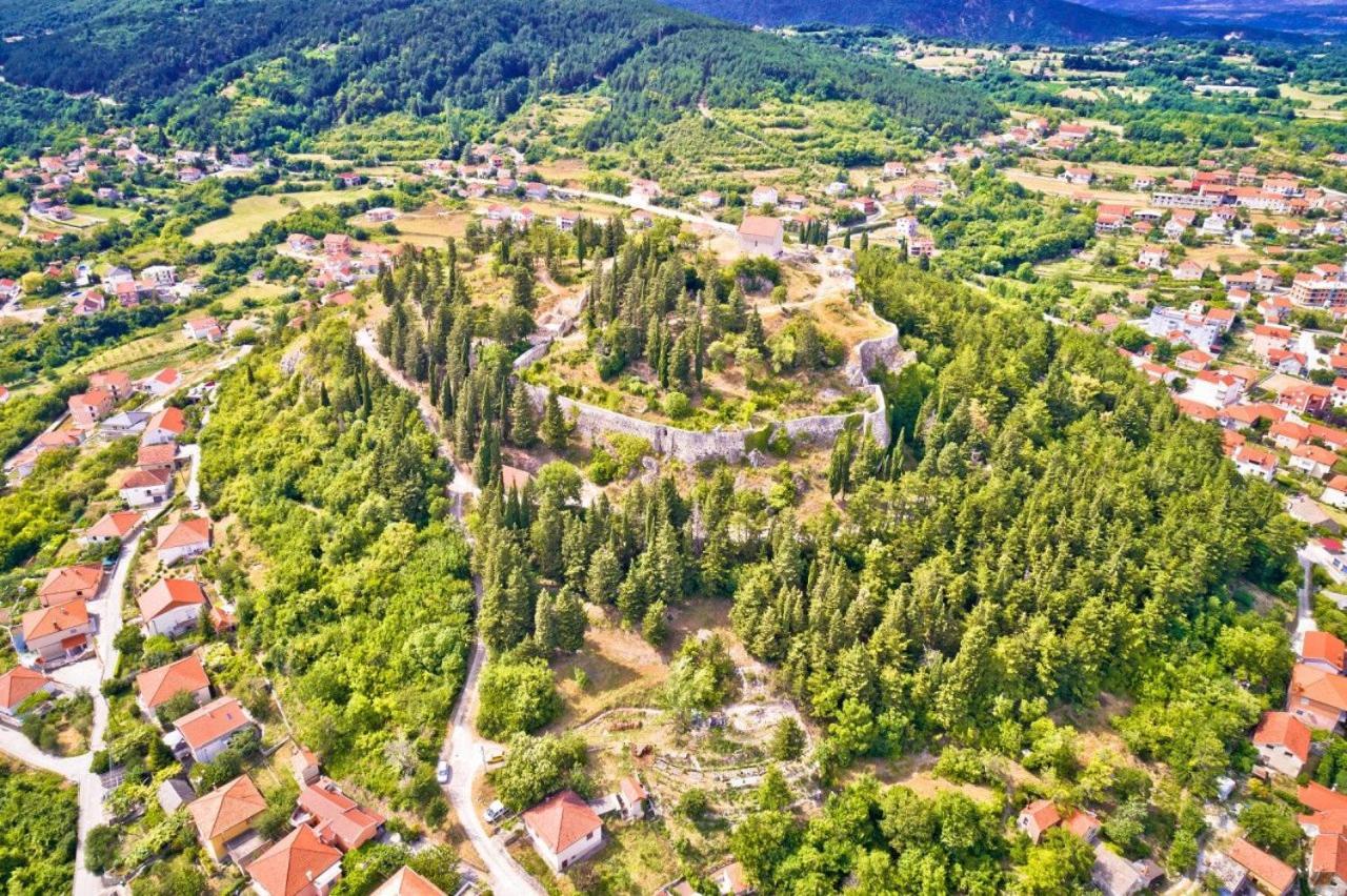 Villa Kuca Za Odmor Sika à Sinj Extérieur photo