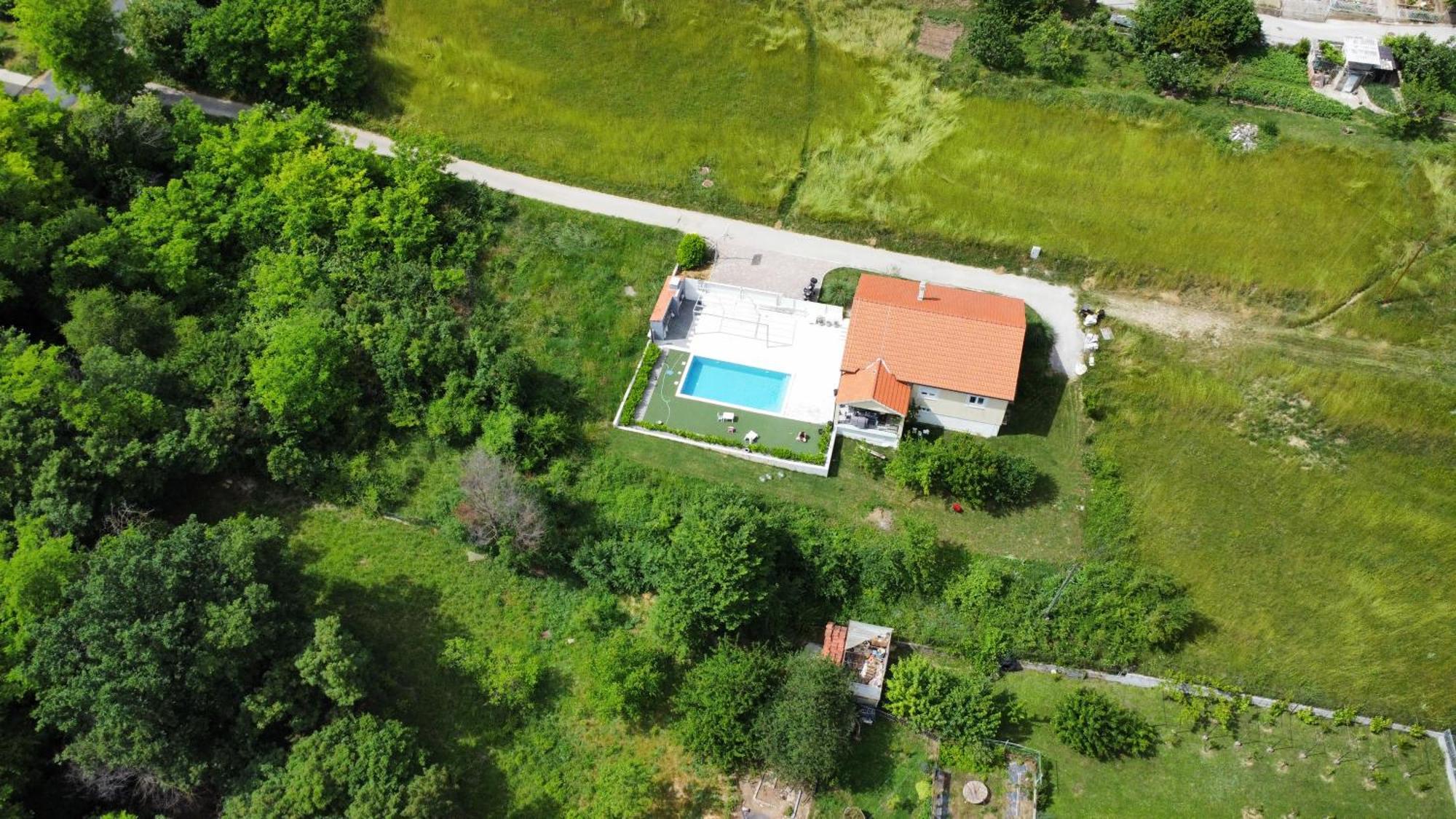 Villa Kuca Za Odmor Sika à Sinj Extérieur photo