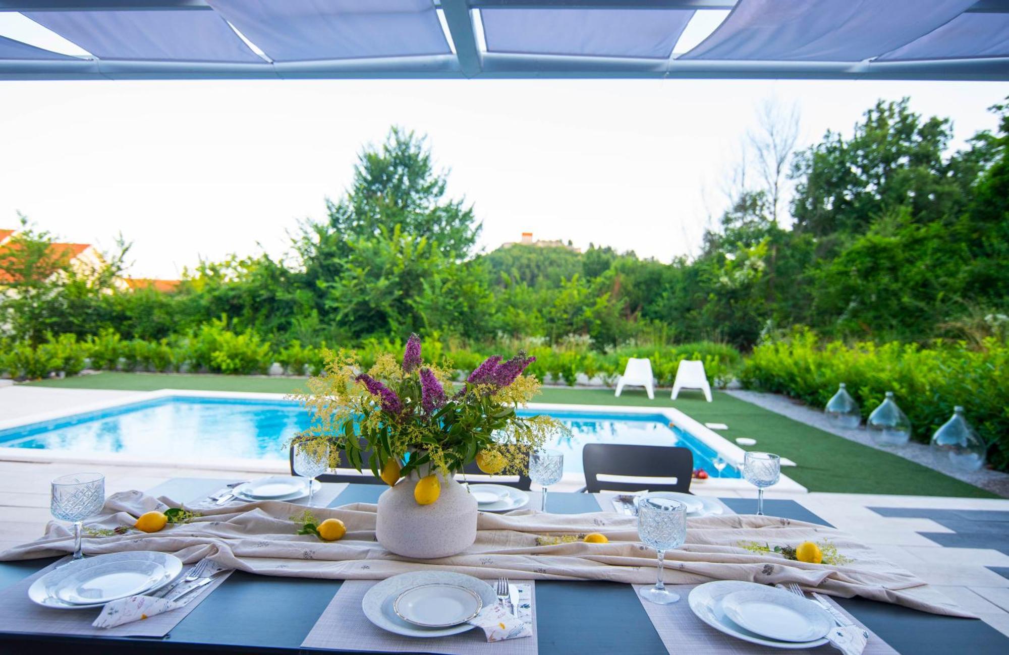 Villa Kuca Za Odmor Sika à Sinj Extérieur photo